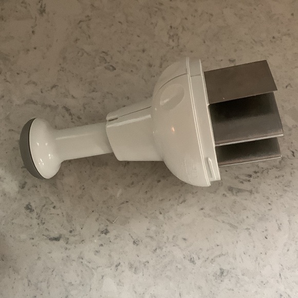 The Pampered Chef Food Chopper Manual Push Function White 9" Tall #2585 Germany - Picture 4 of 9